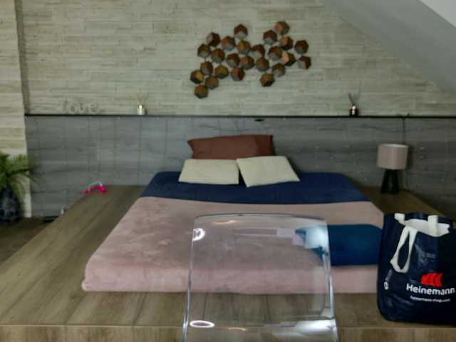 hornybe3's BongaCams show and profile