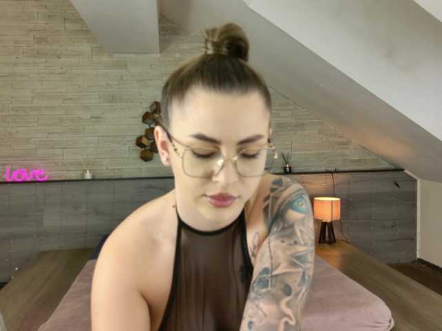 hornybe3 from BongaCams