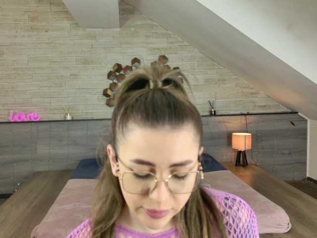 hornybe3's BongaCams show and profile