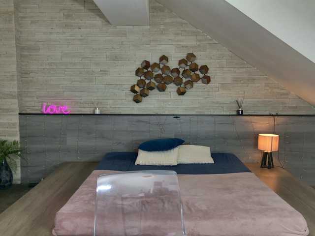 hornybe3's BongaCams show and profile