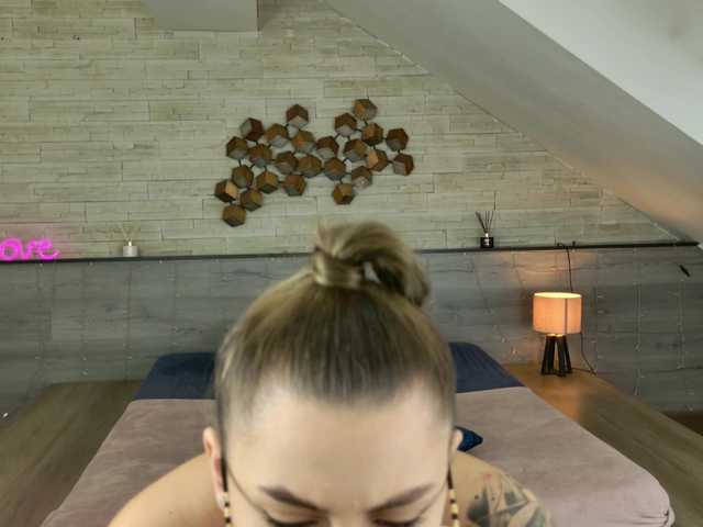 hornybe3's BongaCams show and profile