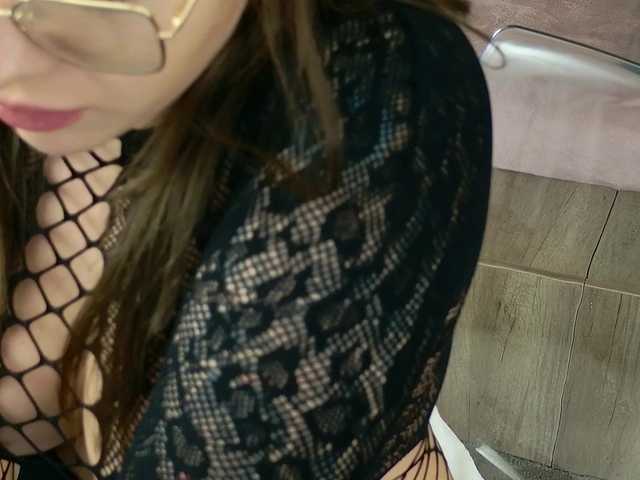 hornybe3's BongaCams show and profile