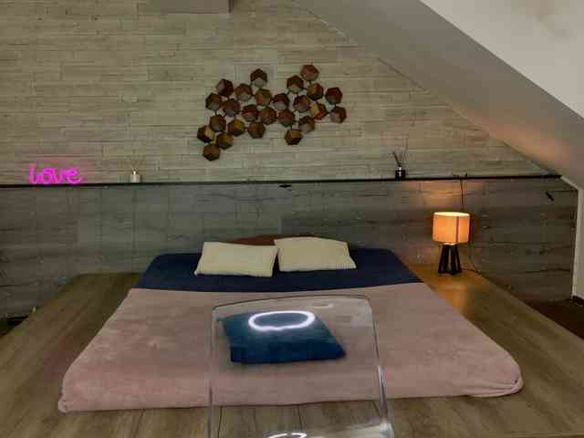 hornybe3 Live Webcam on BongaCams