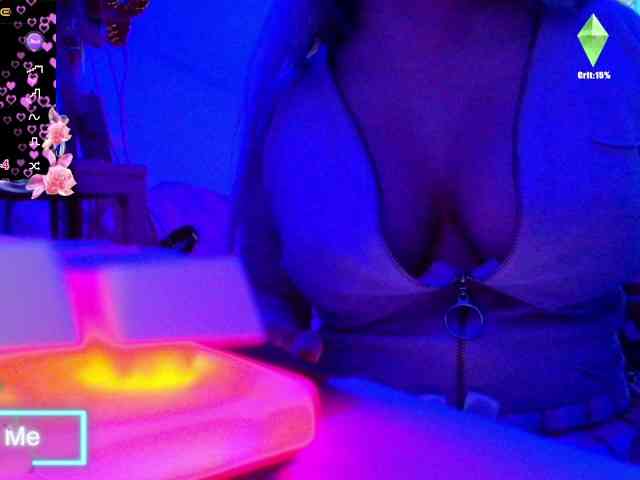 GODDESSKIKIDOLL webcam