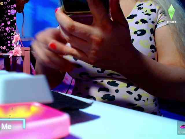 GODDESSKIKIDOLL webcam