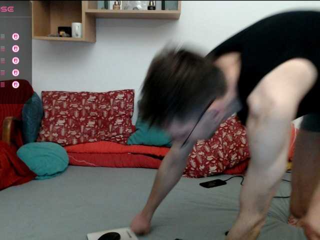 Crista-Elio's BongaCams show and profile