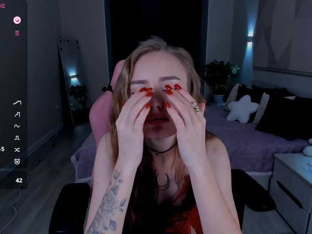 SeikoSwan — hello guys i'm new model here welcome to my room , i hope we can have lot's of fun together 