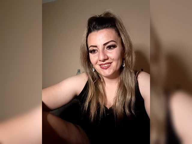 Redvelvet08 – webcam model profile photo