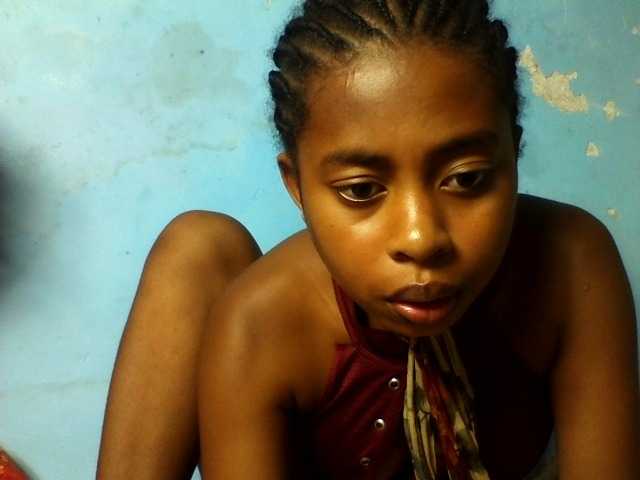 mmelodie, une amatrice française avec qui discuter et avoir du sexe