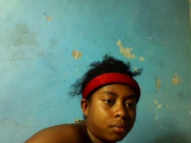 mmelodie, une amatrice française avec qui discuter et avoir du sexe