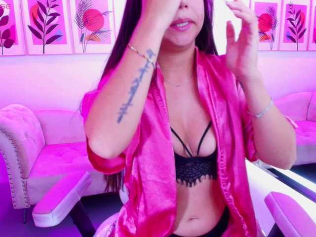 Ema-louisx's BongaCams show and profile