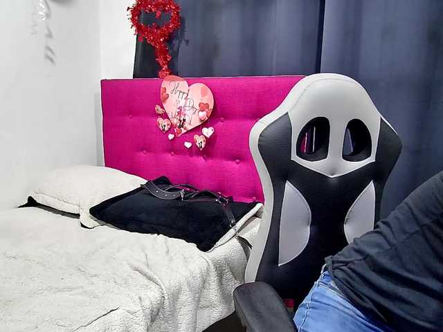 ZOEYJUAN-95's BongaCams show and profile