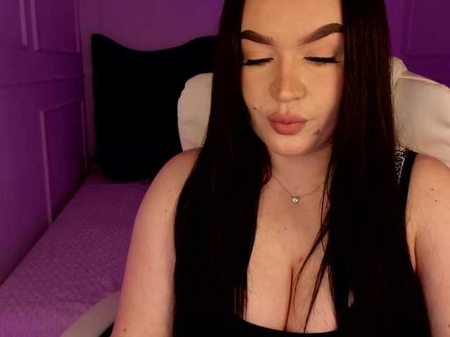 tinafox's BongaCams show and profile