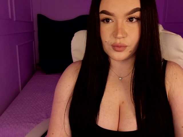 tinafox's BongaCams show and profile