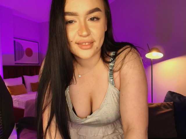 tinafox's BongaCams show and profile