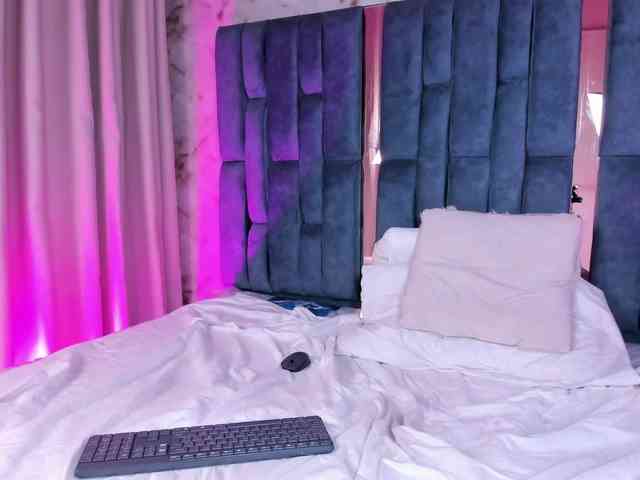 SeleneSantana webcam