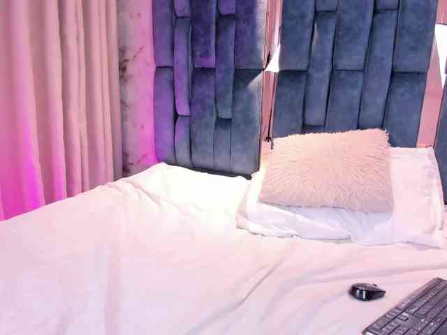 SeleneSantana webcam