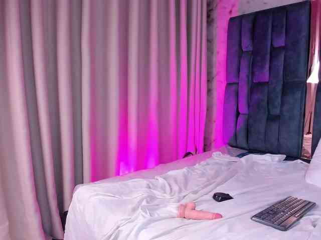 SeleneSantana webcam