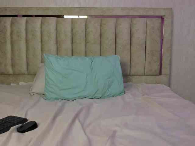 SeleneSantana webcam