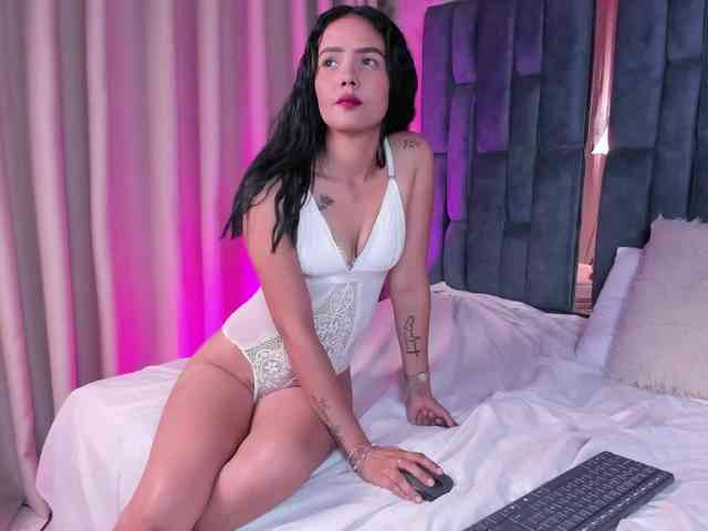 SeleneSantana webcam