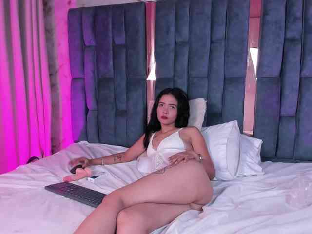 SeleneSantana webcam