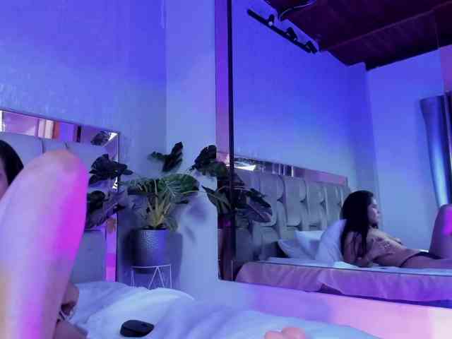 SeleneSantana webcam