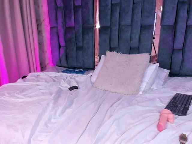 SeleneSantana webcam