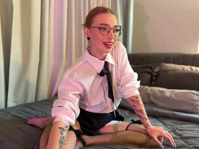 LinaVelle's BongaCams show and profile