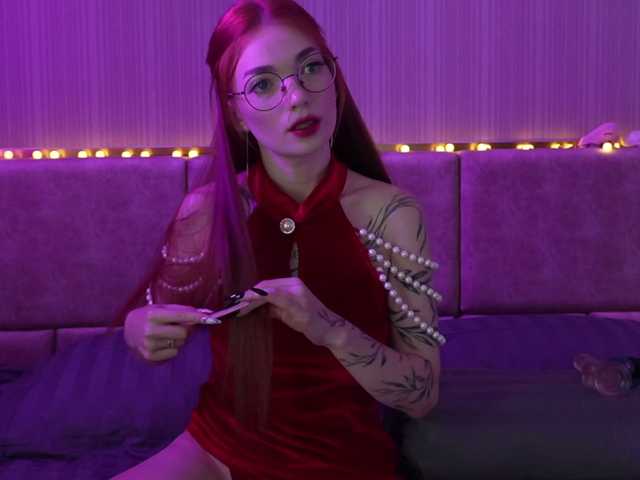 LinaVelle's BongaCams show and profile