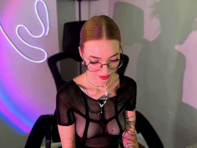 go to chat with LinaVelle