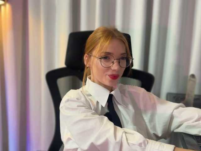 LinaVelle's BongaCams show and profile