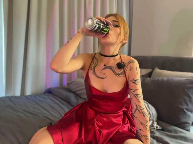 LinaVelle's BongaCams show and profile