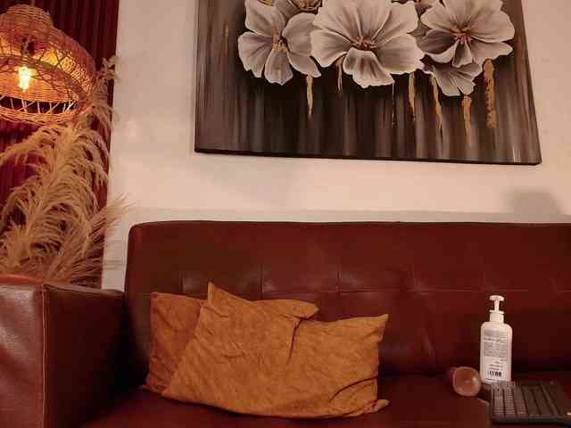 Alice-blaker Live Webcam on BongaCams