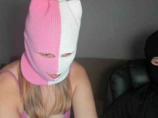 AlexandAlinasweetcouple webcam