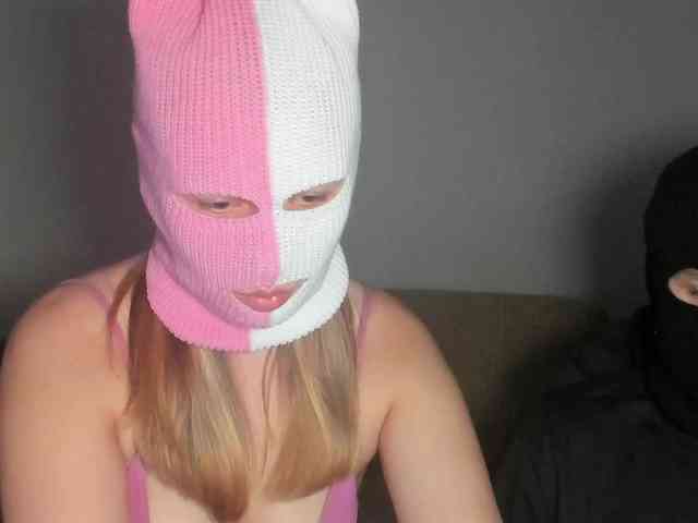 AlexandAlinasweetcouple webcam