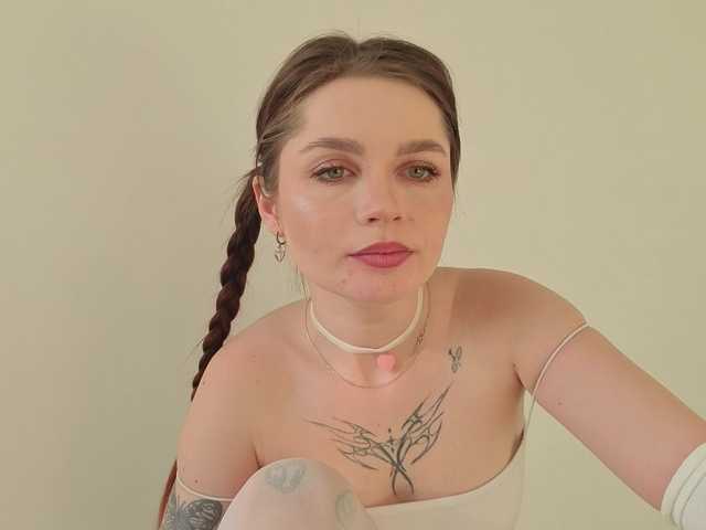 Sateitelu's BongaCams show and profile