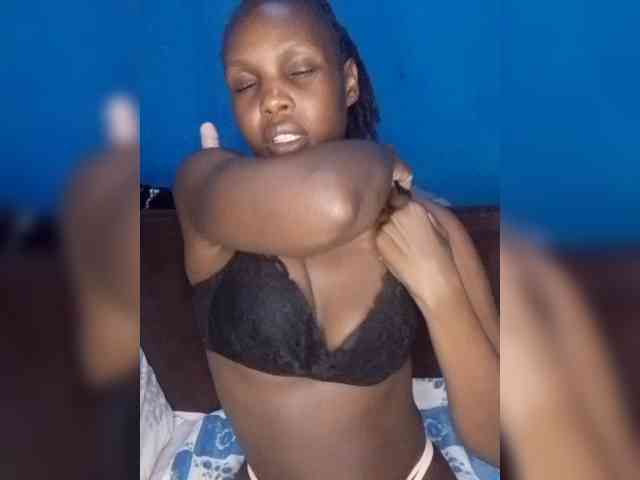 Hot-sexy-bitch webcam