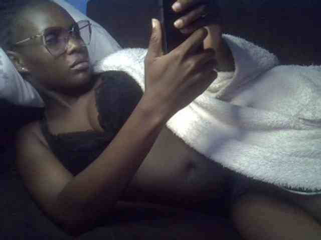 Hot-sexy-bitch webcam