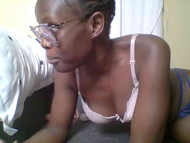 Hot-sexy-bitch webcam