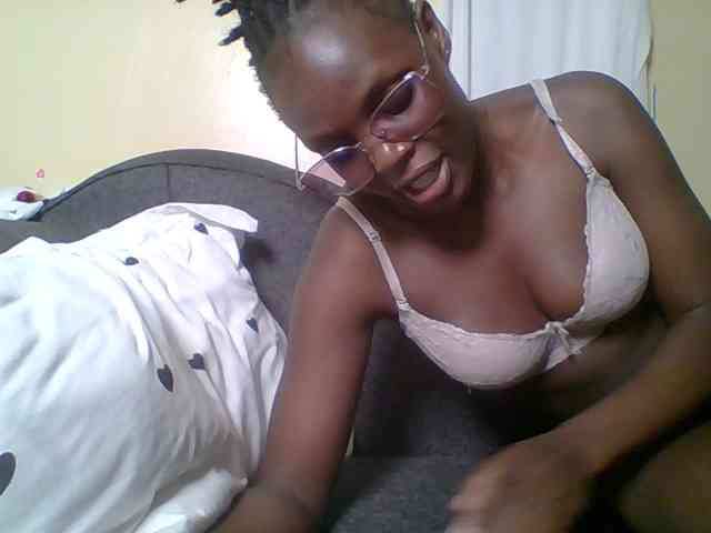 Hot-sexy-bitch webcam