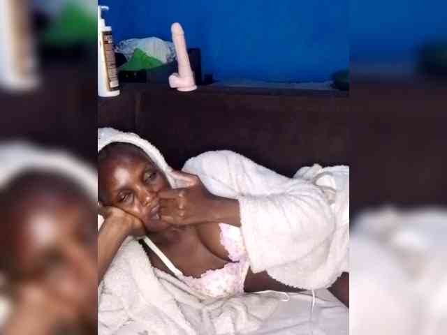 Hot-sexy-bitch webcam