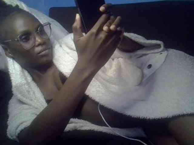 Hot-sexy-bitch webcam