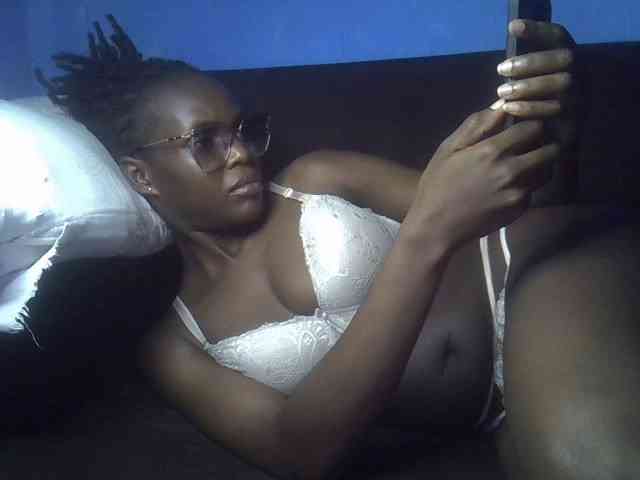 Hot-sexy-bitch webcam