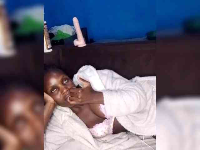 Hot-sexy-bitch webcam