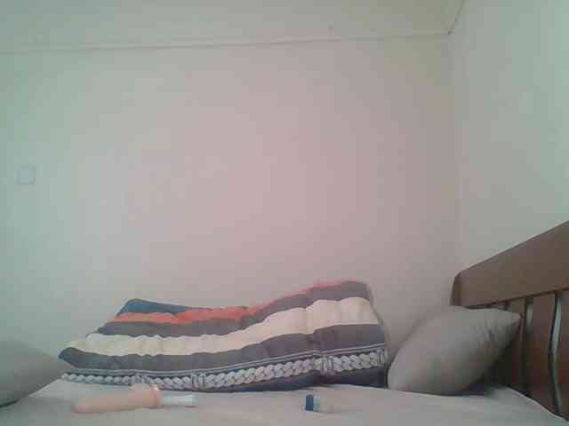 Hot-sexy-bitch webcam