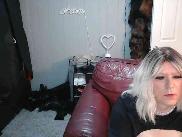 deedeethecd Live Webcam on BongaCams