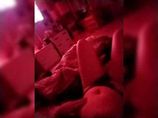 GirlWithACrystal webcam