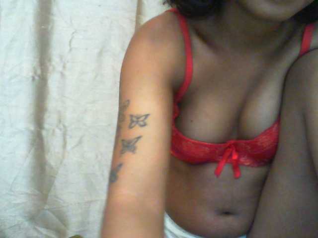 Njara12, une amatrice française avec qui discuter et avoir du sexe