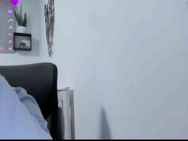 DesireHugeBoobs webcam