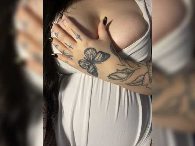 LiLiBet's BongaCams show and profile